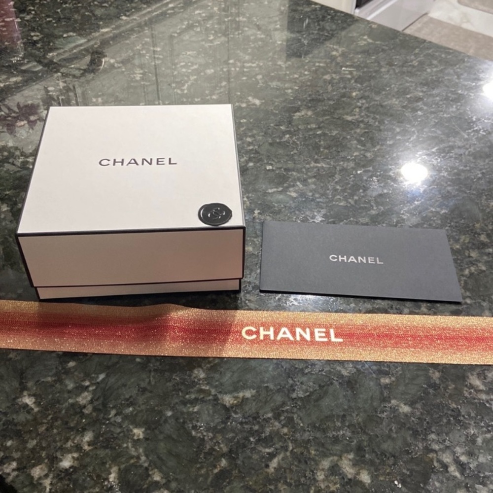 Chanel gift wrap set - Picture 4 of 4
